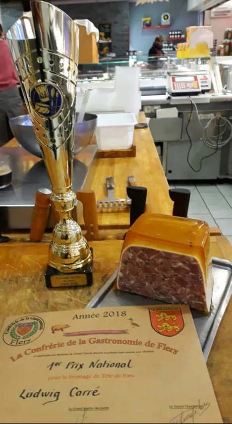 Coupe et diplôme du Goûte-Andouille